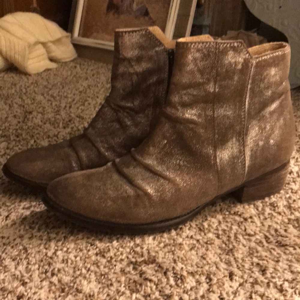 Seychelles 8.5 booties gray suede silver